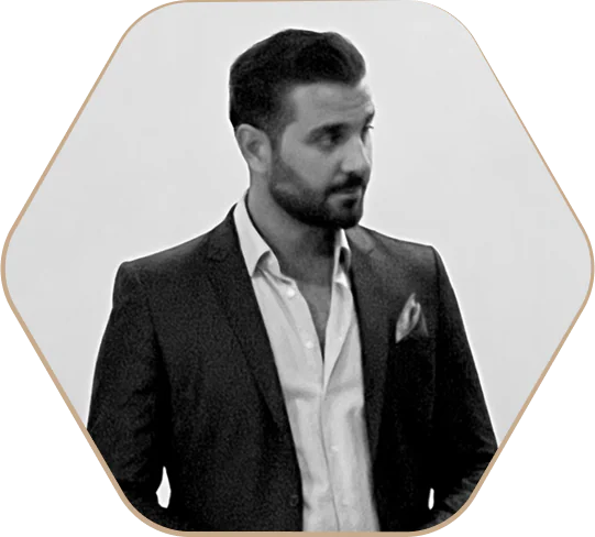 Deniz Yurtsever ist erfahrener Vertriebsmanager & Yachtbroker mit über einem Jahrzehnt Erfahrung in der Yachtcharterbranche.